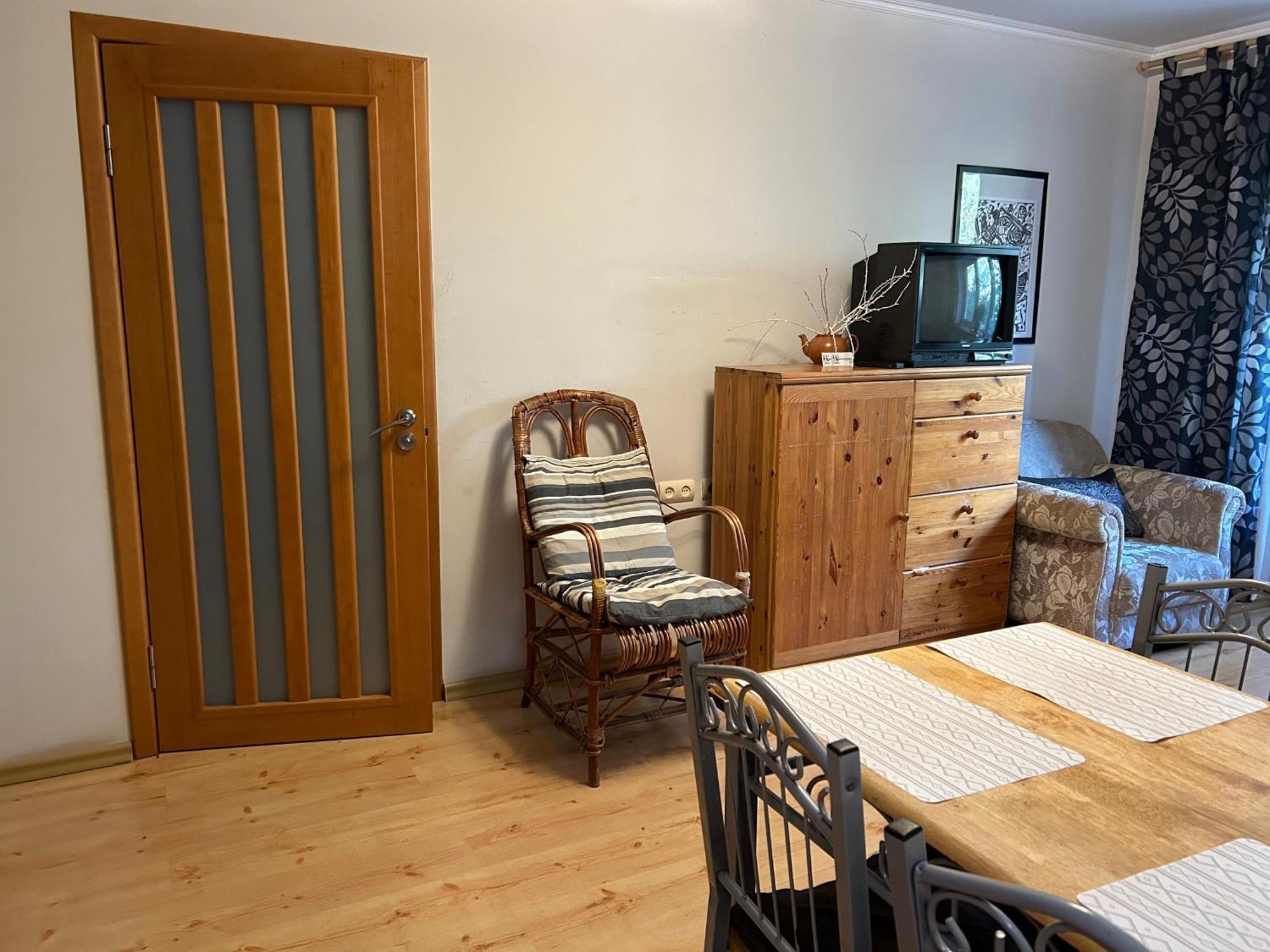 Three Bedroom Stepana Bandery Street Ровно Экстерьер фото