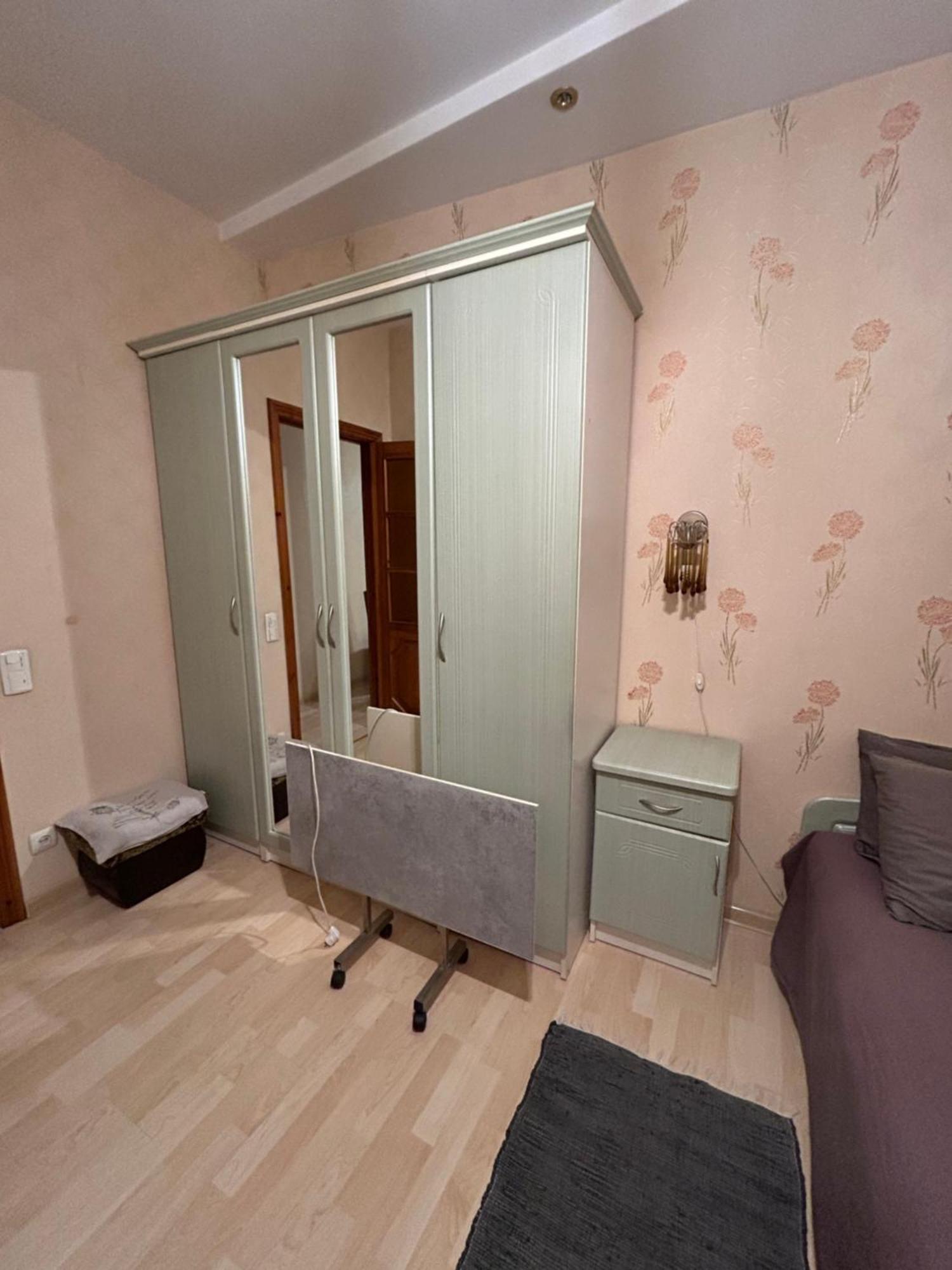 Three Bedroom Stepana Bandery Street Ровно Экстерьер фото
