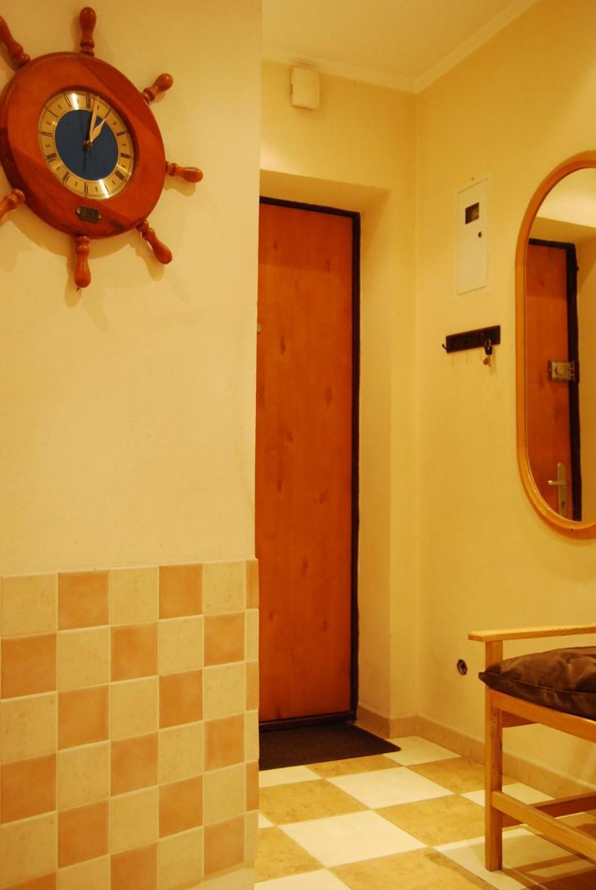 Three Bedroom Stepana Bandery Street Ровно Экстерьер фото